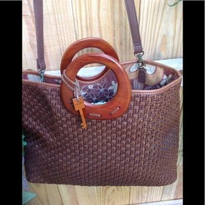 Beautiful FOSSIL straw bag with wood handles